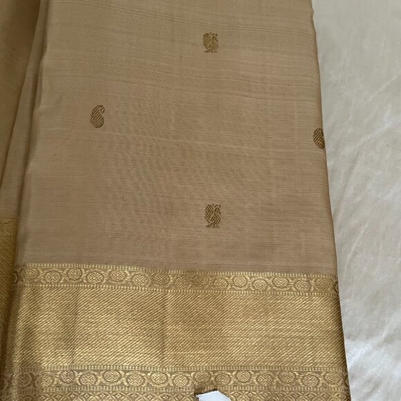 Kanchipuram Pure Silk Saree Beige, golden Zari Border & Rich Pallu | Blouse Inc - Picture 11 of 13